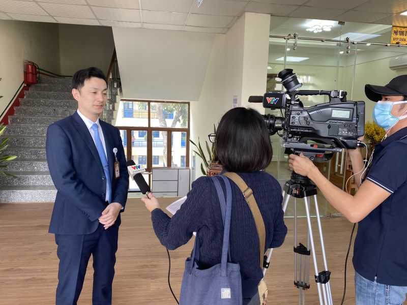 anh manabu phỏng vấn với đài VTV anh manabu phỏng vấn với đài VTV